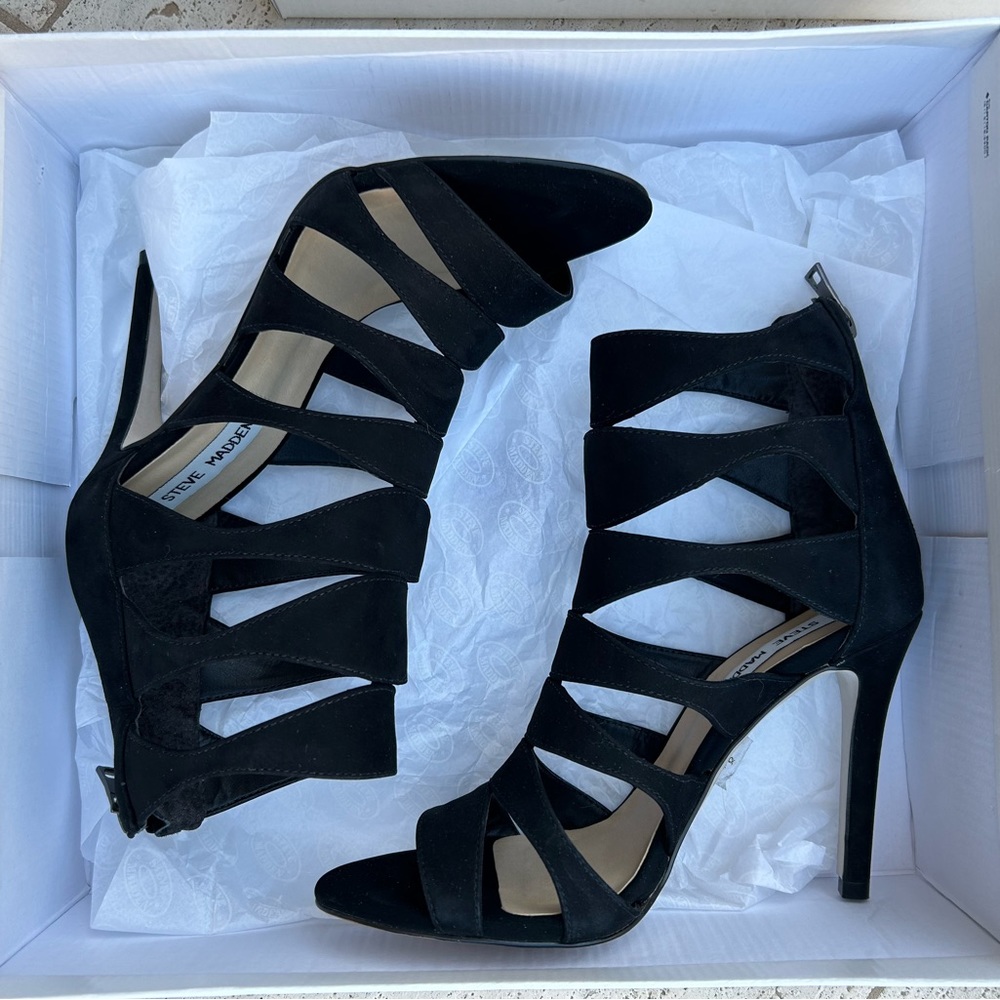 ✨NEW✨Steve Madden NUBUCK LEATHER Black Cut-Out Heels